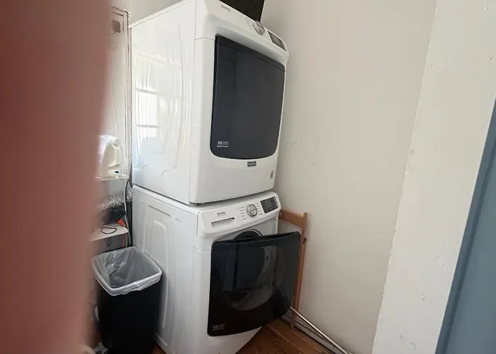 Downtown Studio W/ Full Kitchen & Shared Porch - Walk Everywhere In Town