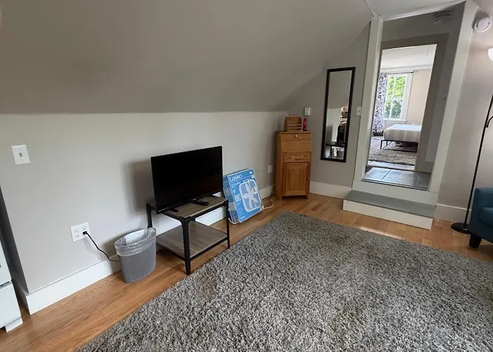 Comfortable Getaway For Two W/ Kitchenette - Right In The Heart Of Downtown