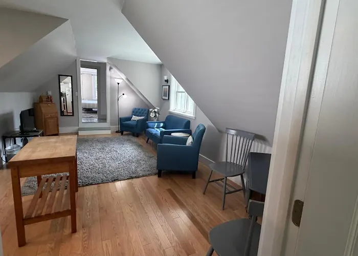 Comfortable Getaway For Two W/ Kitchenette - Right In The Heart Of Downtown