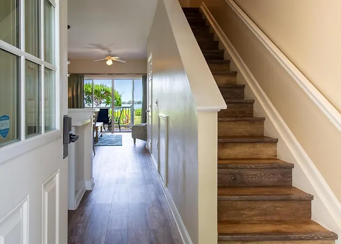 Blue House Getaway - Waterfront Villa In Duck Key