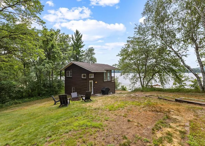 Cozy Rice Lake Cabin With Balcony And Grill And Views