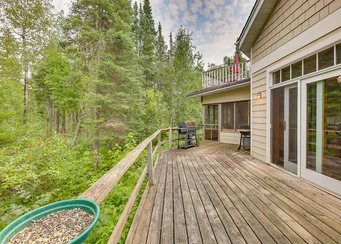 4-Season Recreation: Secluded Pike River Cabin