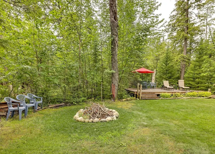On 4 Acres! Retreat W/ Lake Access In Maple City