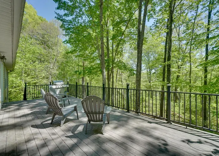 Bring Your Boat! 'All Decked Out' Byrdstown Home