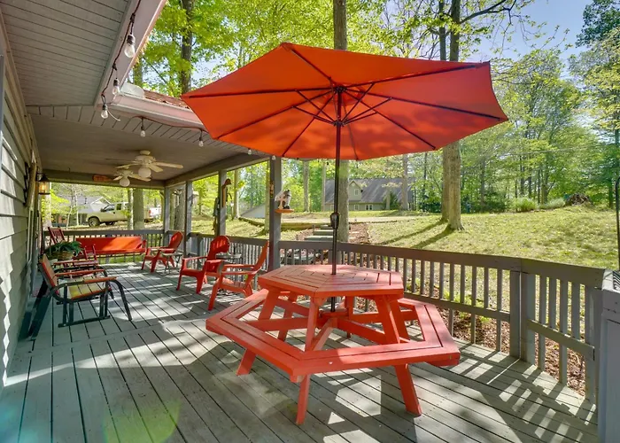 Dale Hollow Hideaway! Cabin W/ Hot Tub