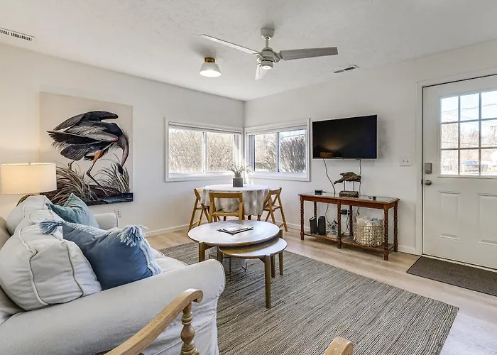 Walkable 3-Unit Escape Near Elk Lake & Bay Access!
