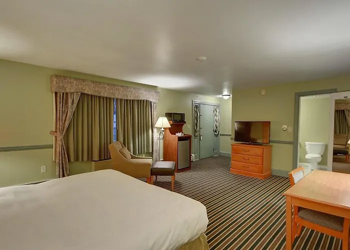 Colonial Motel