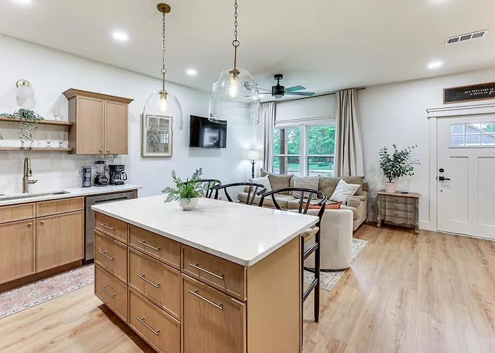 2 Blocks To Mt Bike Trails, Minutes From Town!