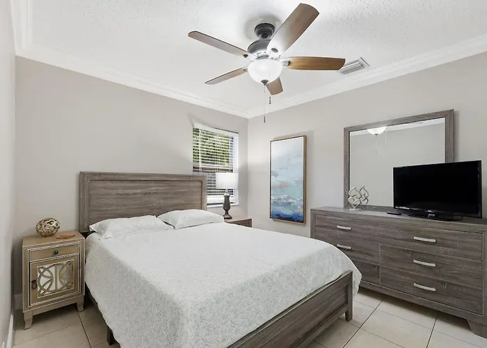 Villa 10 Mins To Wef - Fenced Yard - Pet Friendly