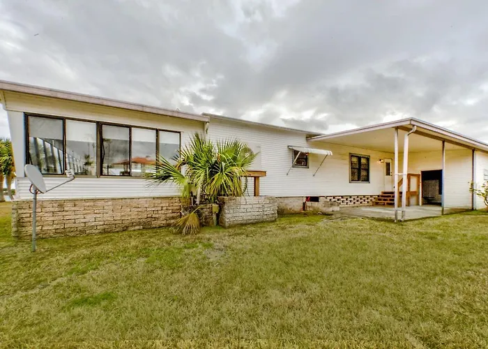 Big Family Paradise: Riverfront Getaway For A Relaxing Stay In Wakulla County, Fl