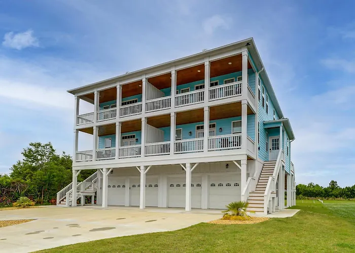 Coastal Views & Hot Tub! Sneads Ferry Getaway