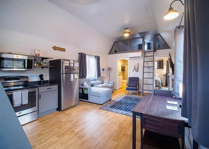 Cozy Lofted Cabin