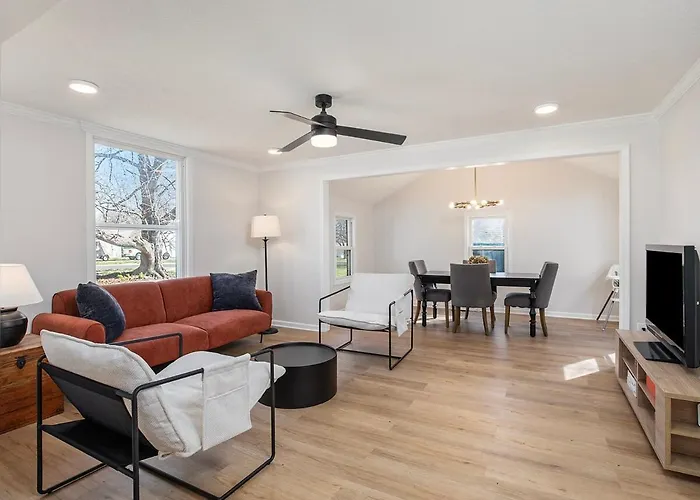 Charming 3Bd 2Br Dog Friendly