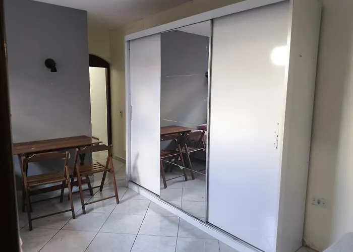 Quarto bem localizado em lugar tranquilo