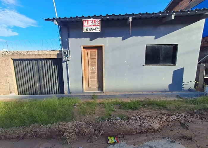 Casa Prainha na frente da cidade