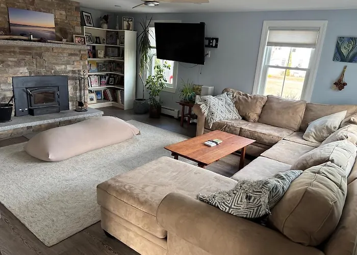 Cozy Scarborough Home, 5 Mins To Beaches, 12 Mins To Portland