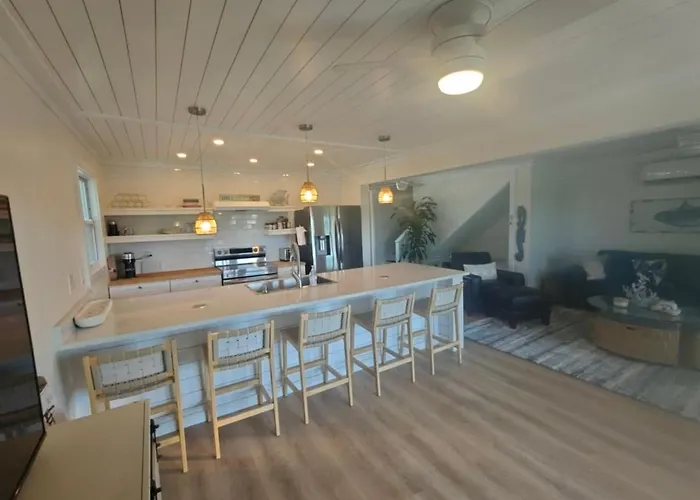 The Lazy Manatee 2 Bedroom House
