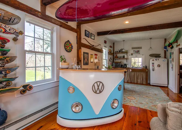Ping-Pong & Fire Pit! Renovated Marshfield Cottage
