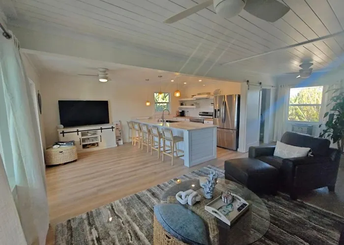 The Lazy Manatee 2 Bedroom House