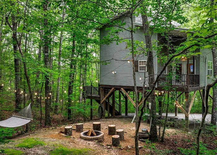 Secluded Cozy Wooden Cabin In Fort Payne, Alabama