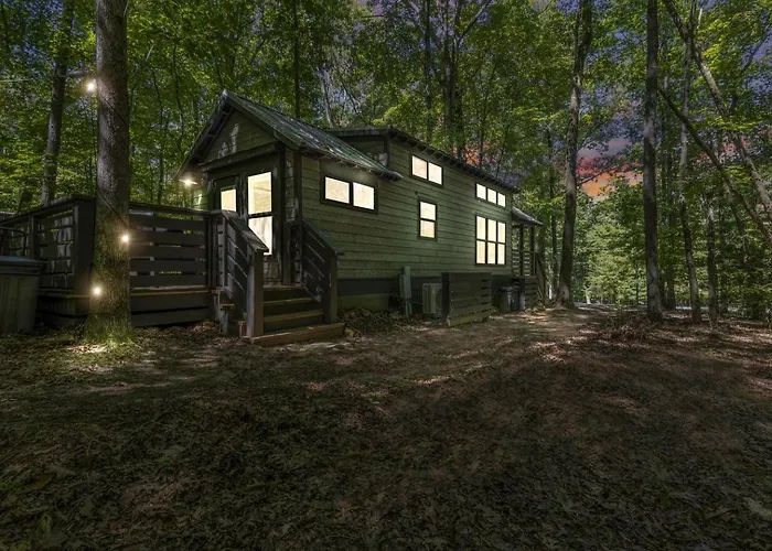 Luxurious Tiny Cabin With Hot-Tub And Fire Pit In Tennessee