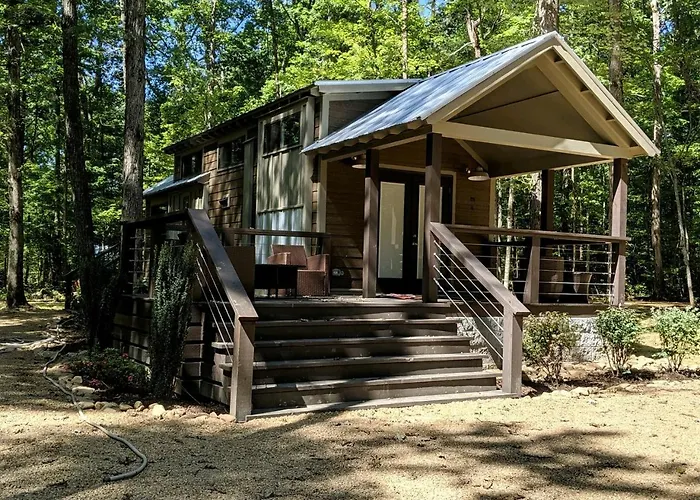 Memorable Wooden Cabin Next To Great Hiking Trails In Monteagle, Tennessee