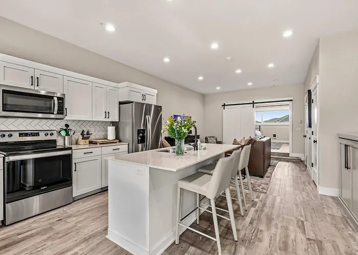 Mountain Getaway Modern Condo