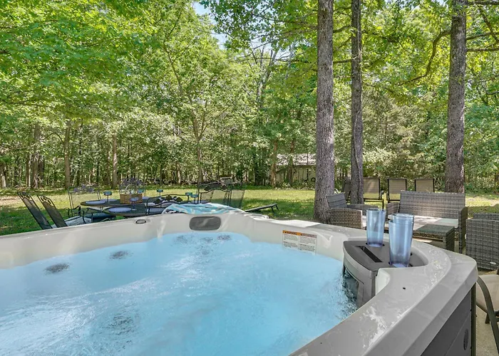 Hot Tub, Game Room! Ozarks Family Retreat By Lake