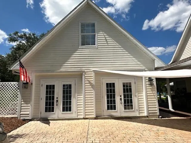 Deluxe Farm Studio Apt Pool Side