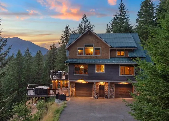 A Pnw Dream! Hot Tub, 3 Private Acres & Mnt Views!