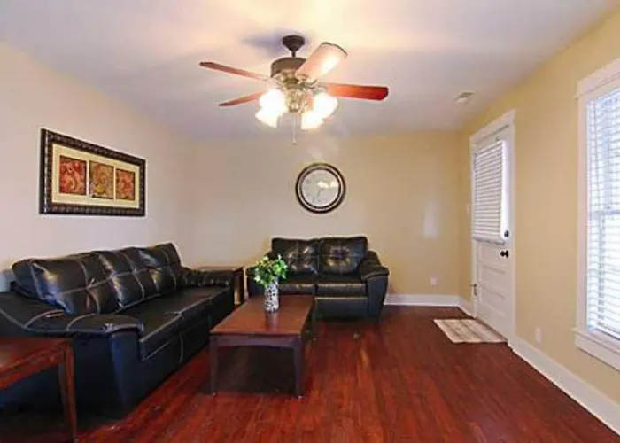 Cypress Creek Getaway Near Downtown With Patio