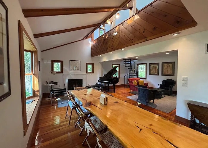 Lakefront, Kayaks Included, Come Unwind In Lenox!