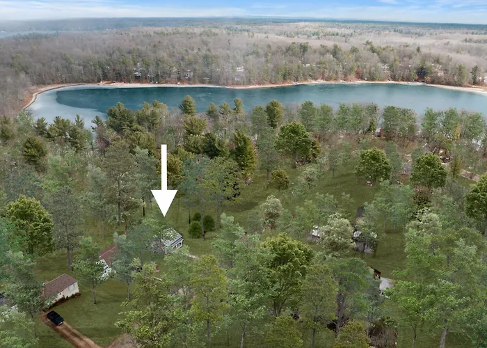 Newly Built Modern Gem With 4 Beds Sanford Lake Access Close To Traverse City & Dunes