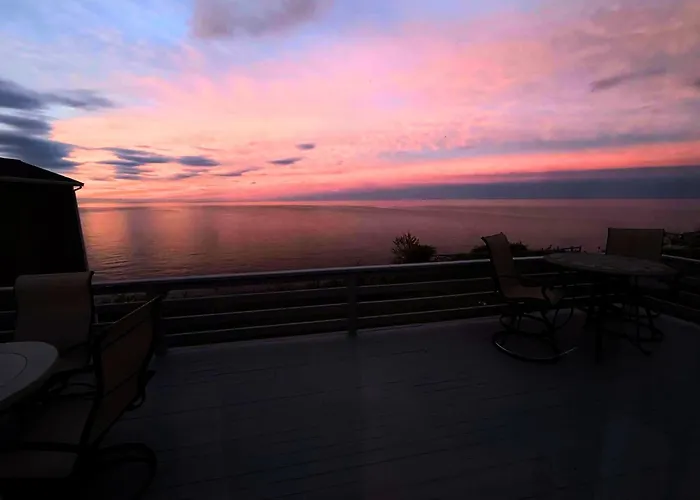 Bailiwick On The Beach - Oceanfront Cottage
