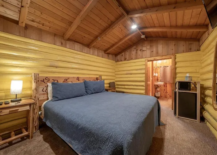 Cute Log Cabin For A Cozy Couples Retreat Near Yellowstone In Ashton, Idaho
