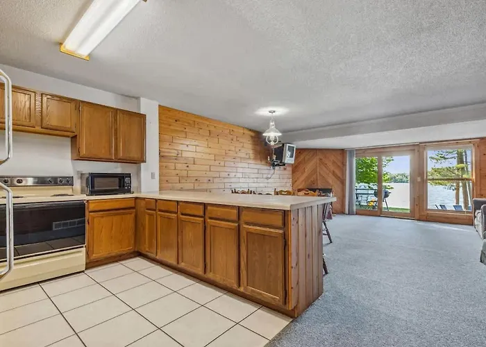 Lakeside Condo #16 4Br 3Ba Timberlane Resort
