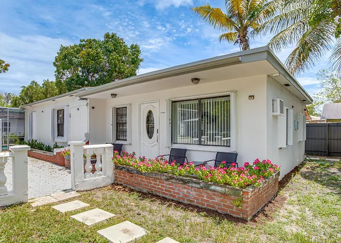 4 Mi To Surfside Beach! North Miami Apt