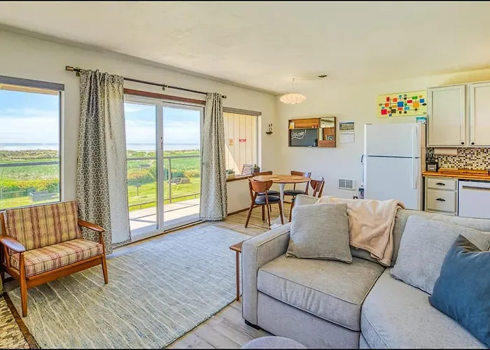 Hi-Tide Resort Top-Floor Fireplace Unit 22