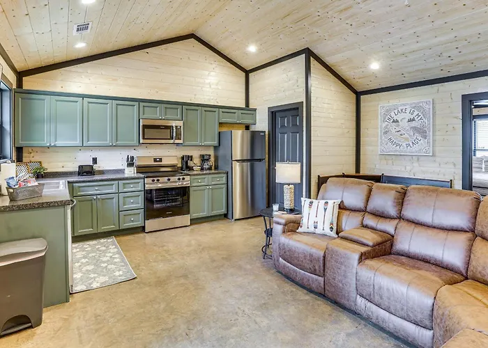 Kentucky Lake Escape: Family Cabin W/ Fire Pit