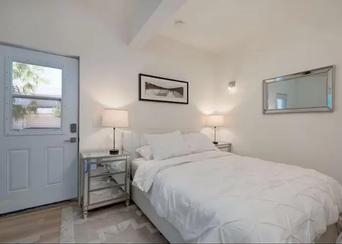 Guest House Roseville Retreat