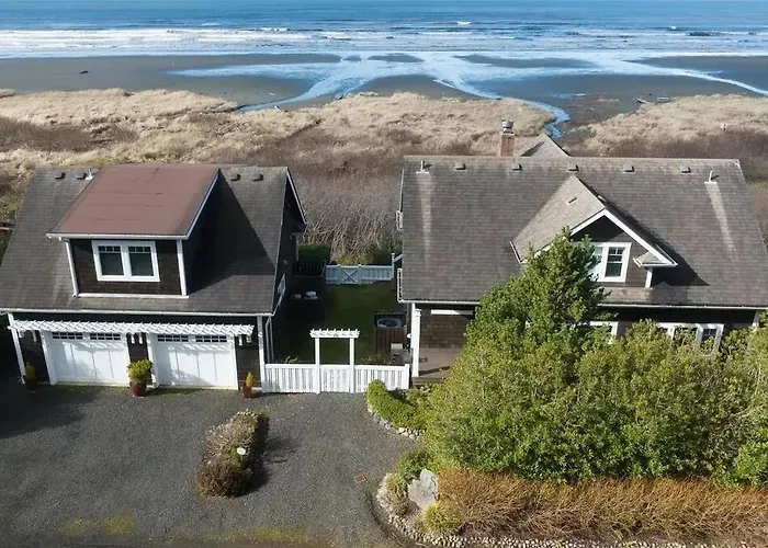 4Br/4Ba Beachfront Retreat With Hot Tub And Sauna