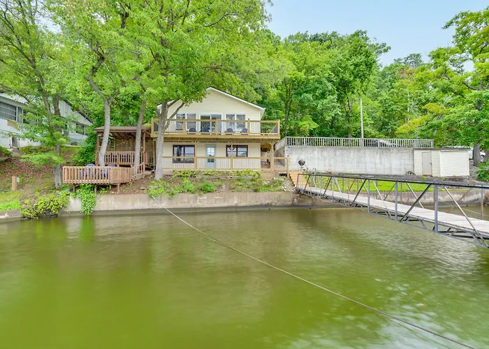 Reel Paradise: Lake Of The Ozarks Boat-Ready Stay