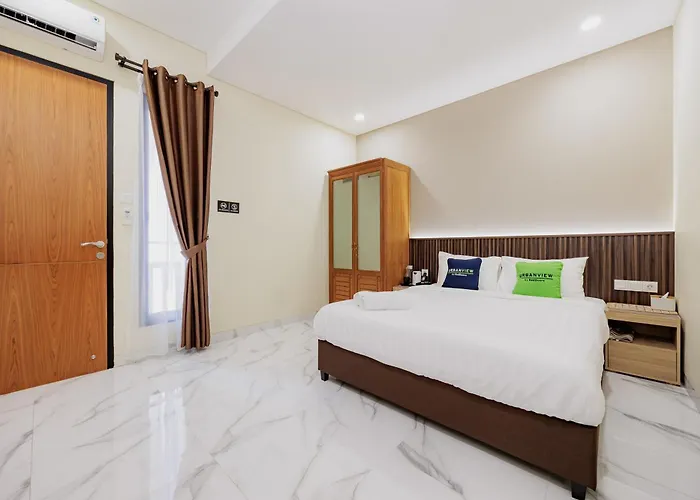 Urbanview Hotel Syariah Viero Condet