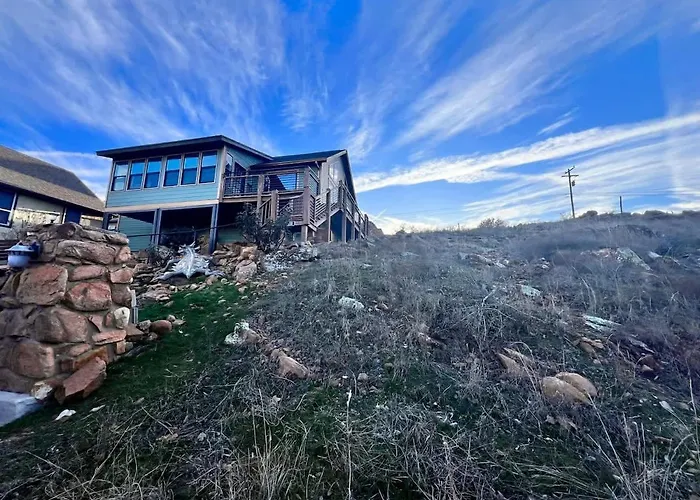 Medicine Creek Overlook Cabin W Hot Tub-2 Bedroom