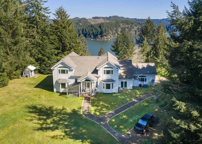 Ten Mile Lake Villa