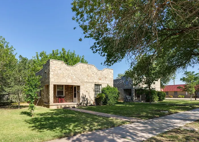 Walk To New Mexico Military Institute! Cozy Escape