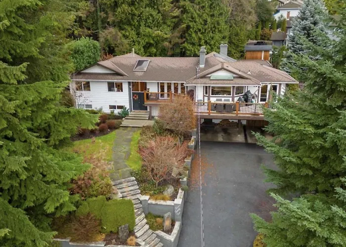 Spacious & Bright North Shore Retreat With Views