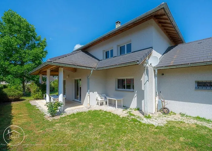 Villa Des Amarylis - 3 Bedrooms, Parking, And Garden