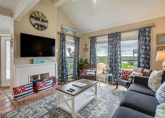 Walk To Matagorda Beach! Condo W/ Pool Access