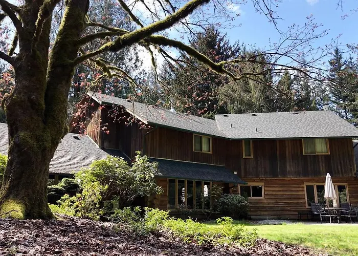 Majestic Mountain Lodge With Treehouse Sauna Near Mt. Baker In Maple Falls, Washington